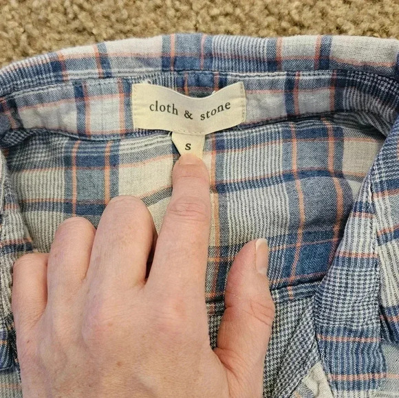 Cloth & Stone Long-Sleeve Plaid Button Up w/ Back Vent and Drop Tail, Size Small - Picture 2 of 8